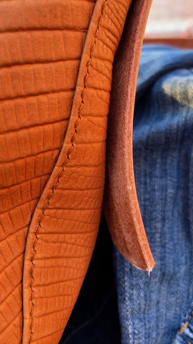 Fertig…💙💚💛  #handwerk #individuell #geschenkideen #shopsmall #smallbusiness #smallbusinessowner #handcrafted #ledertasche