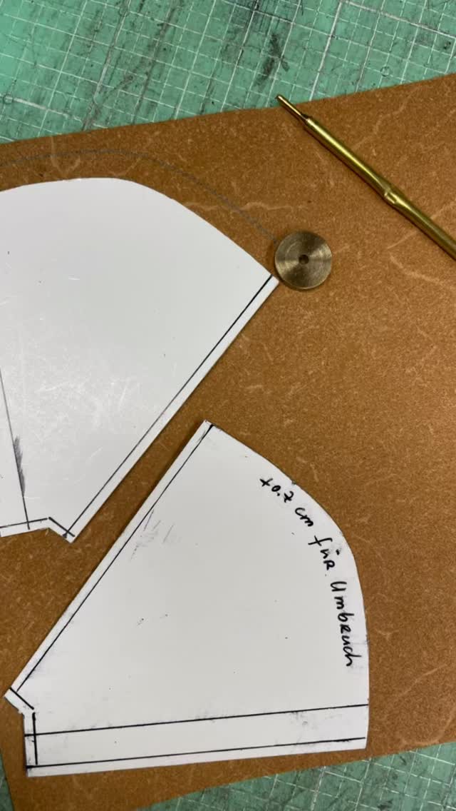 Schritt für Schritt entsteht ganz langsam ein Münzgeldfach…  #handwerk #smallbusiness #handcrafted #kundenwunsch #sattlernaht